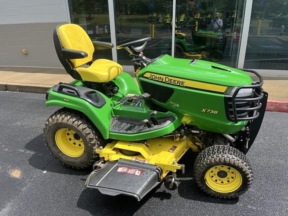 Image of John Deere X738 equipment image 1