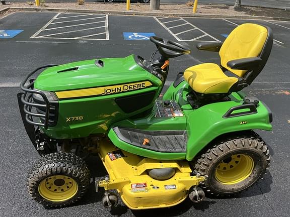 Image of John Deere X738 equipment image 3