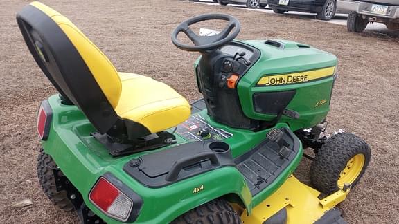 Image of John Deere X738 equipment image 3