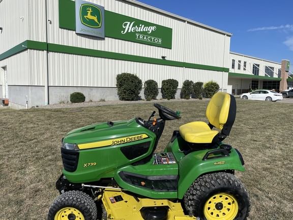 2014 John Deere X739 Equipment Image0