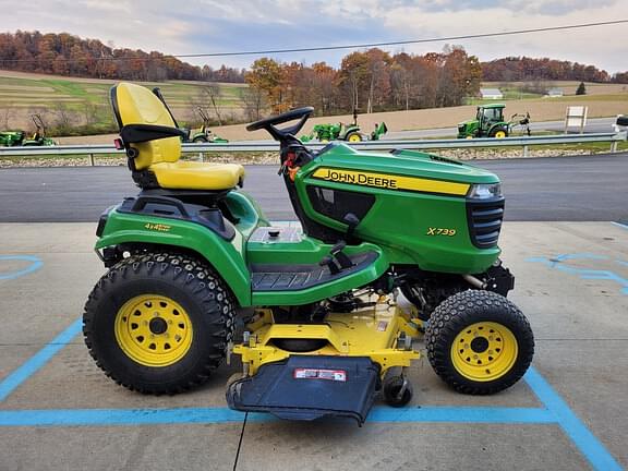 Image of John Deere X739 equipment image 4