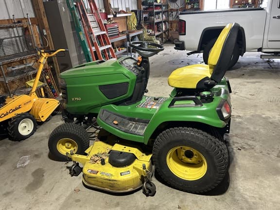 Image of John Deere X750 equipment image 4