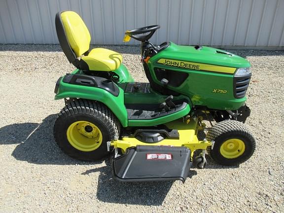 Image of John Deere X750 equipment image 3