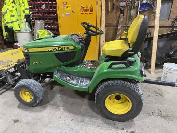 Image of John Deere X750 equipment image 2