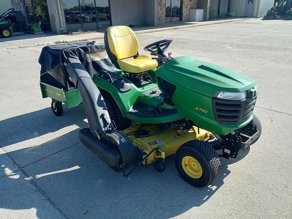 Image of John Deere X750 equipment image 2