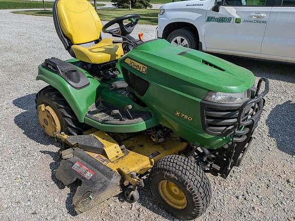 Image of John Deere X750 equipment image 1