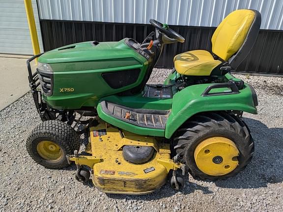 Image of John Deere X750 equipment image 4