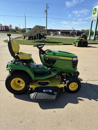 Image of John Deere X750 equipment image 4