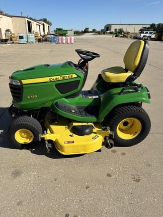 Image of John Deere X750 equipment image 2