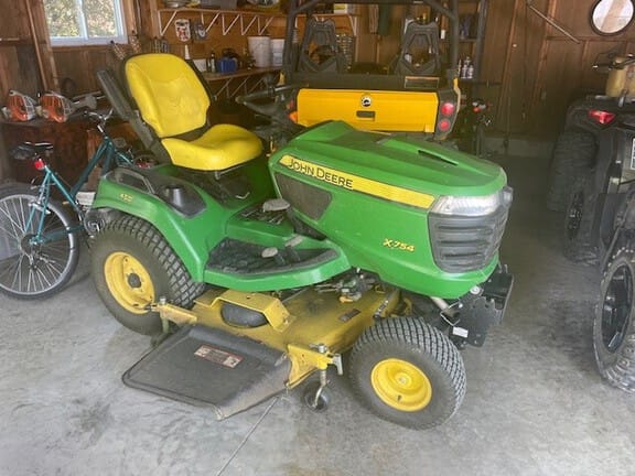 Main image John Deere X754