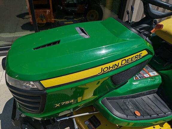 Image of John Deere X754 equipment image 4