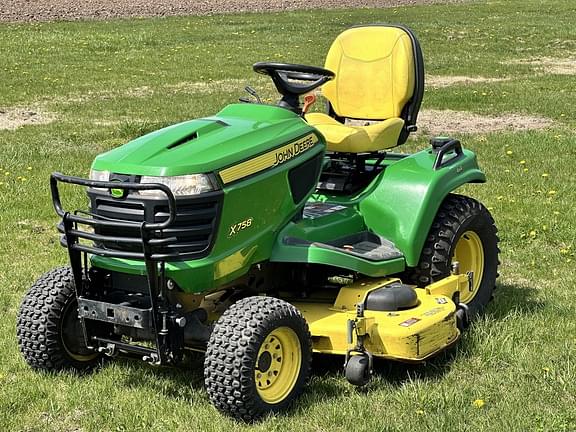 Image of John Deere X758 equipment image 2