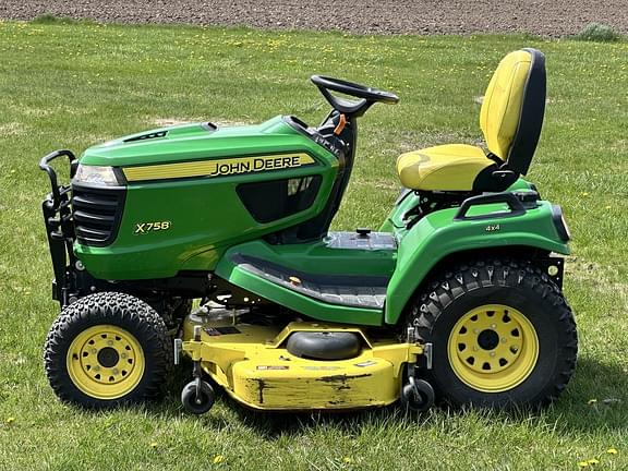 Image of John Deere X758 equipment image 3