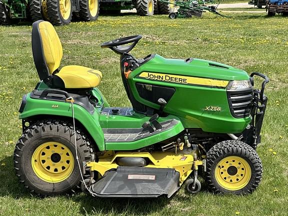 Image of John Deere X758 equipment image 4