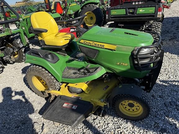 Image of John Deere X758 equipment image 4