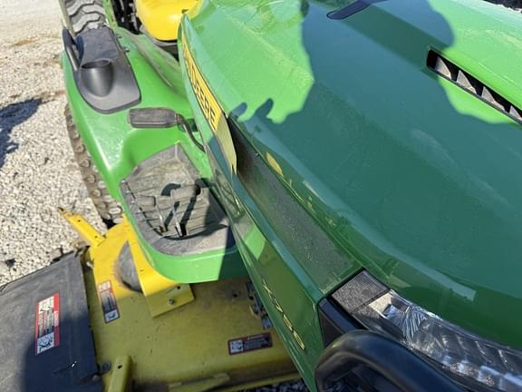 Image of John Deere X758 equipment image 3