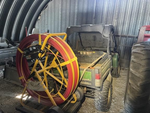 Image of John Deere Gator XUV 825i equipment image 1