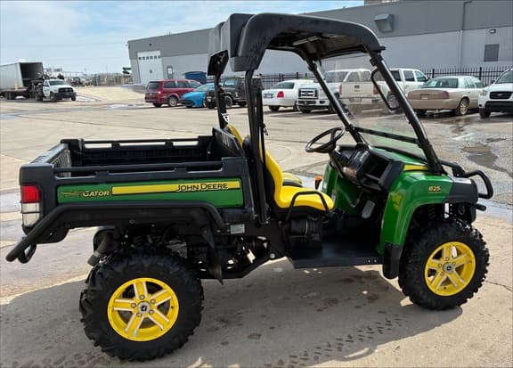 Image of John Deere Gator XUV 825i equipment image 1