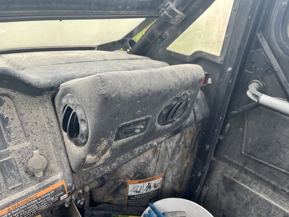 Image of John Deere Gator XUV 825i equipment image 2
