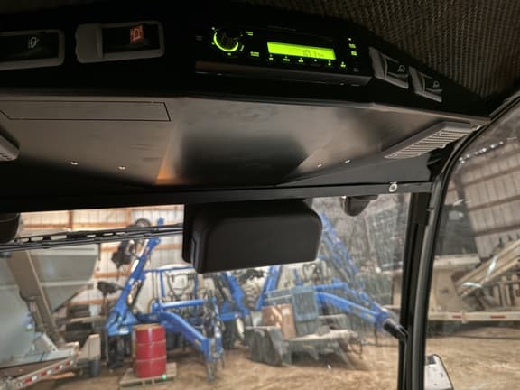 Image of John Deere Gator XUV 825i equipment image 3