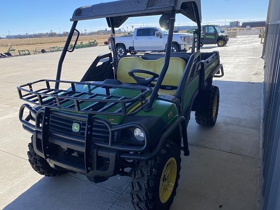 Image of John Deere Gator XUV 825i equipment image 4