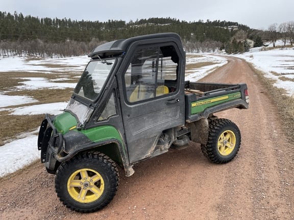 Main image John Deere Gator XUV 825i