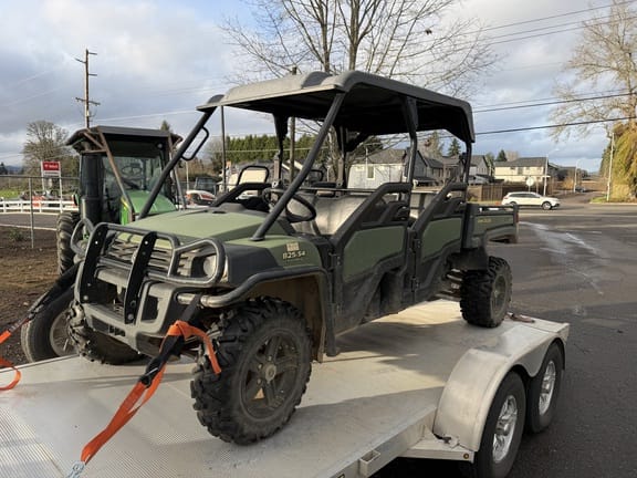 2014 John Deere XUV 825M S4 Equipment Image0