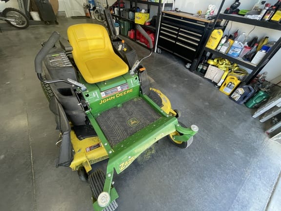 2014 John Deere Z425 Equipment Image0