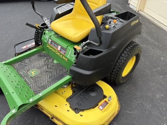 Image of John Deere Z425 equipment image 1