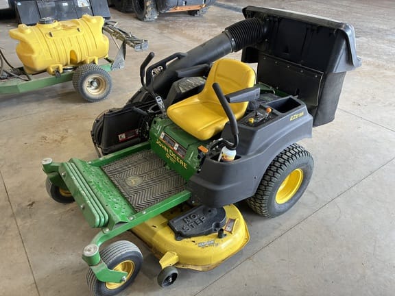 2014 John Deere Z425 Equipment Image0