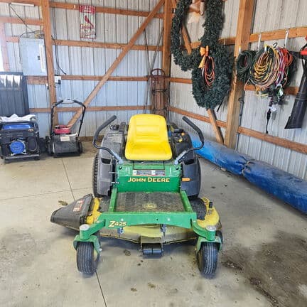 Image of John Deere Z425 Primary image