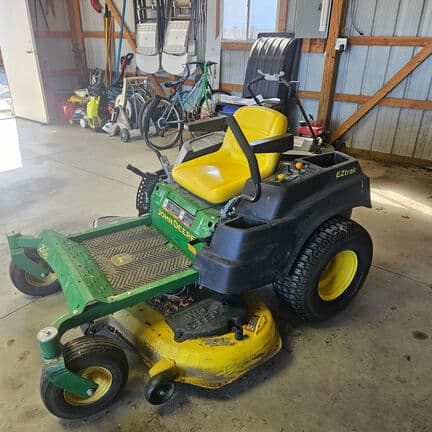 Image of John Deere Z425 equipment image 1