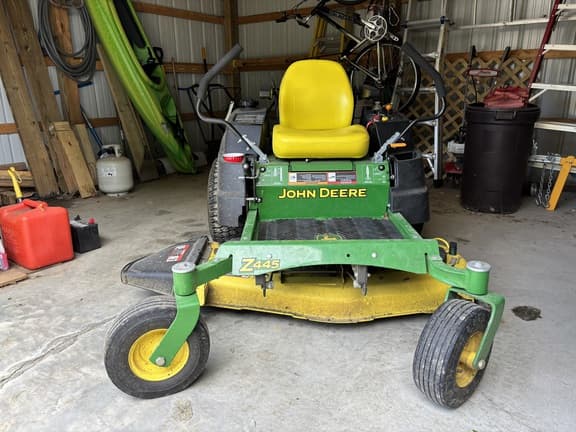 Image of John Deere Z445 equipment image 1