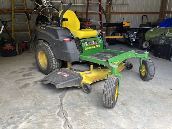 2014 John Deere Z445 Equipment Image0