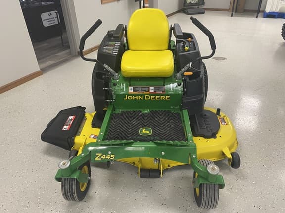Image of John Deere Z445 equipment image 1