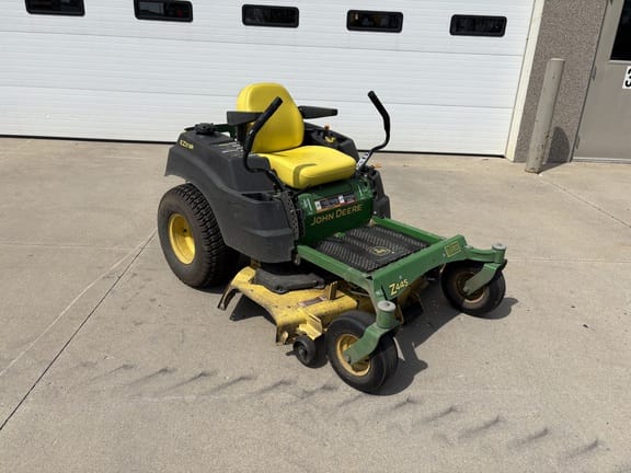 2014 John Deere Z445 Equipment Image0