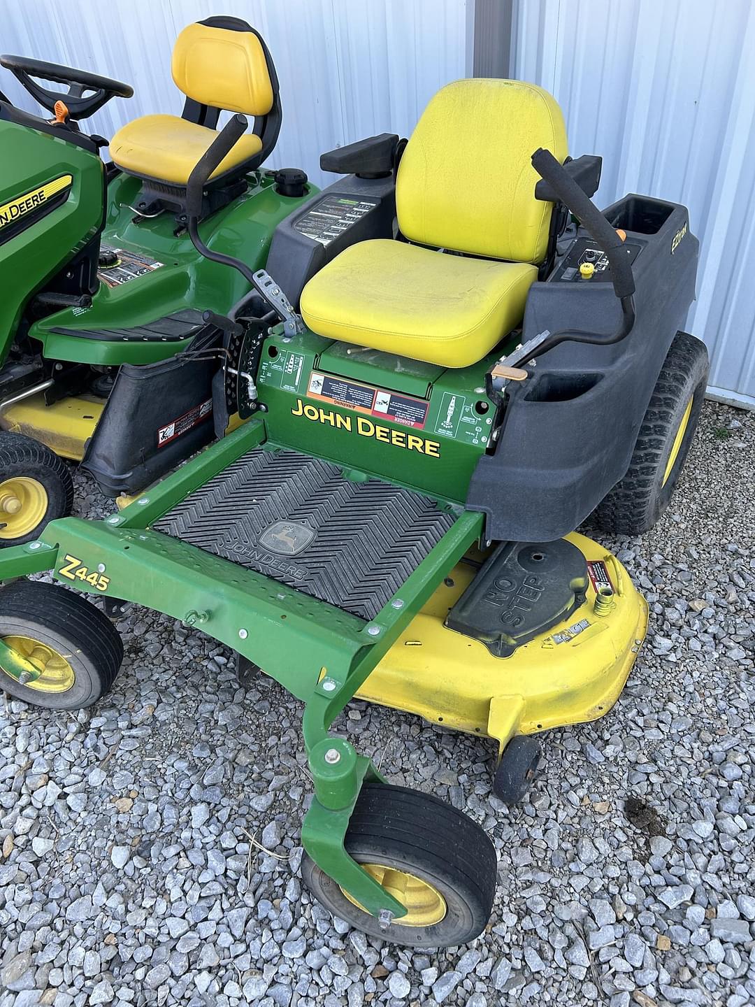 Image of John Deere Z445 Image 0