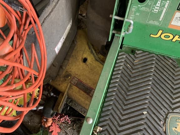 Image of John Deere Z445 equipment image 4