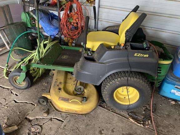 2014 John Deere Z445 Equipment Image0