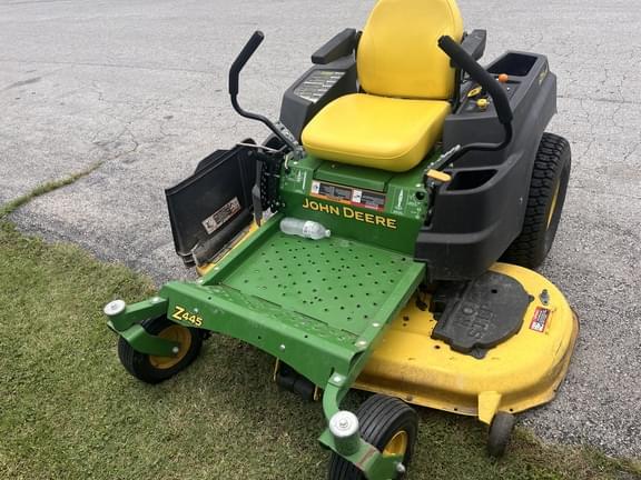 Image of John Deere Z445 equipment image 3