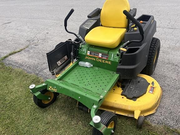 Image of John Deere Z445 equipment image 3