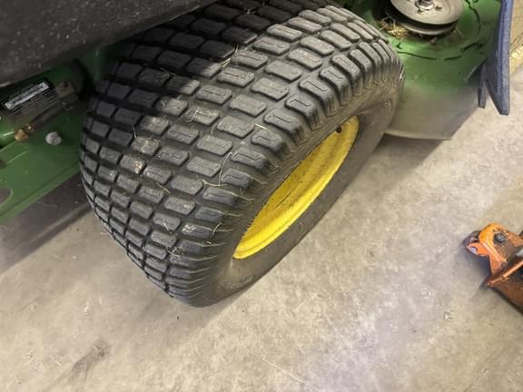Image of John Deere Z915B equipment image 1