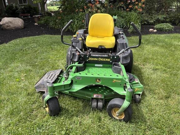 Image of John Deere Z925M equipment image 1