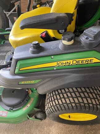 Image of John Deere Z925M equipment image 1