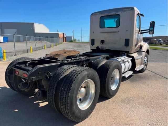 Image of Kenworth T680 equipment image 3