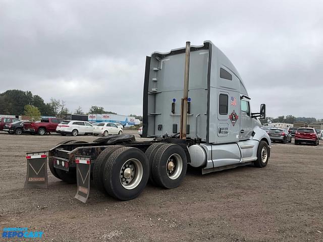 Image of Kenworth T680 equipment image 4