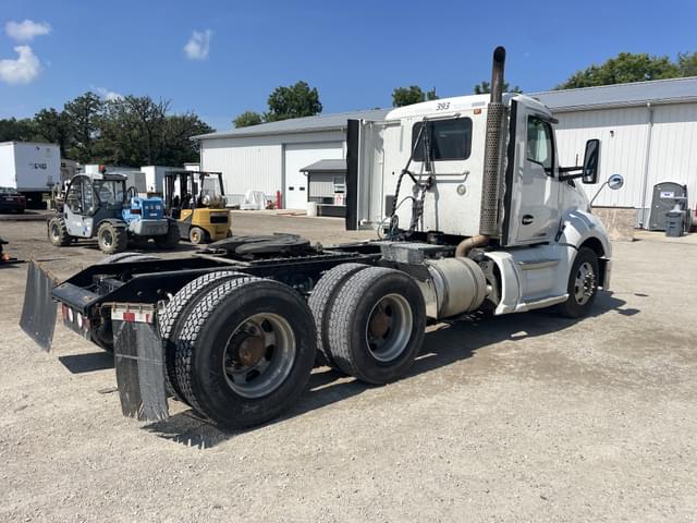 Image of Kenworth T680 equipment image 4