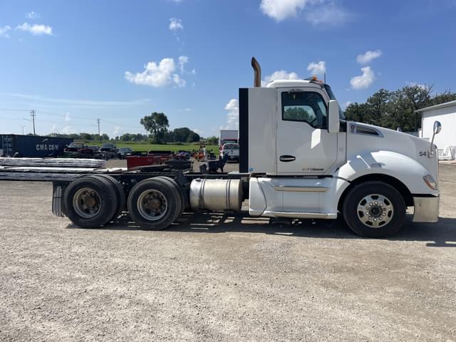 Image of Kenworth T680 equipment image 3