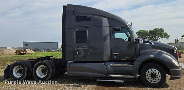 Image of Kenworth T680 equipment image 3