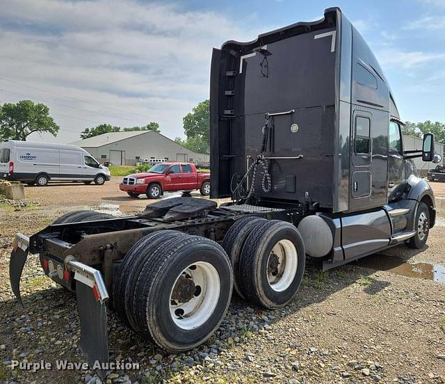 Image of Kenworth T680 equipment image 4